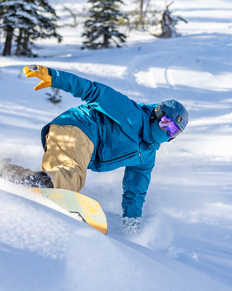 Snowboarder powder turn